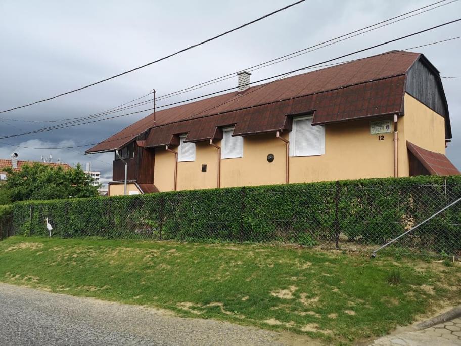 Karos Central Apartmanhaz Zalakaros Luaran gambar